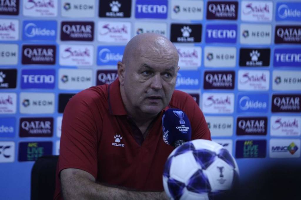 Bojan Hodak Bangga Persib Lolos Fase Knock-Out ACL 2 sebagai Juara Grup