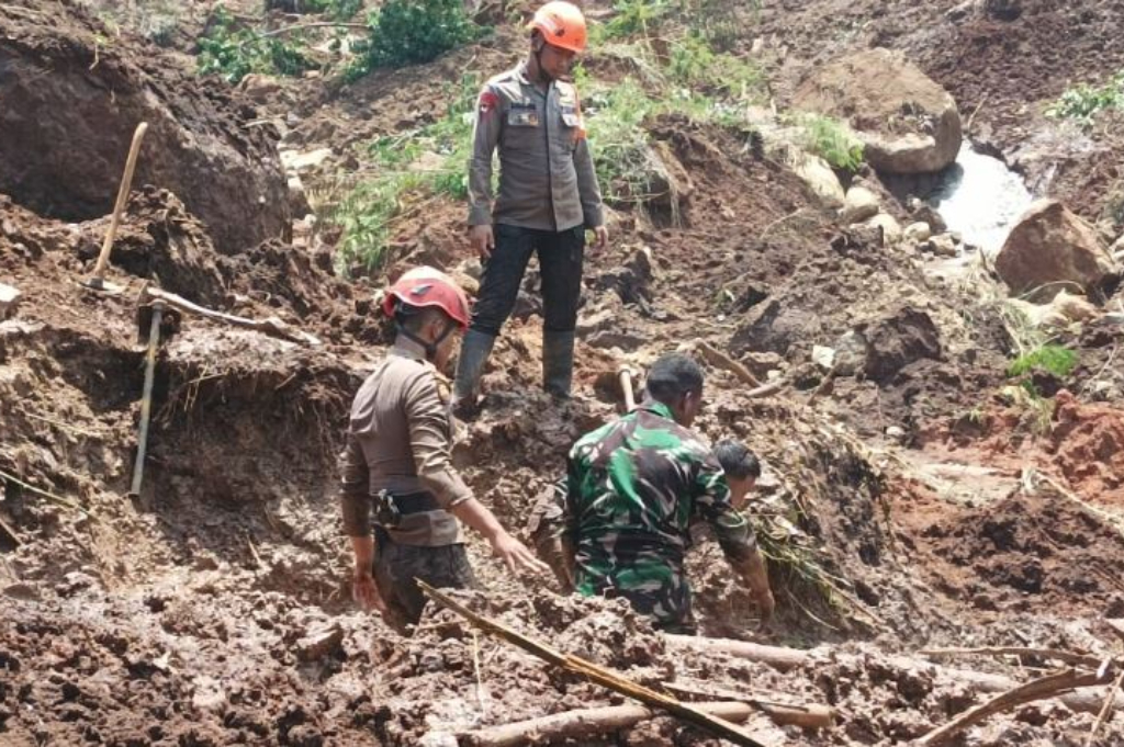 Pencarian 3 Korban Longsor Arjasari Bandung Dihentikan, Dilanjutkan Relawan 3 Hari