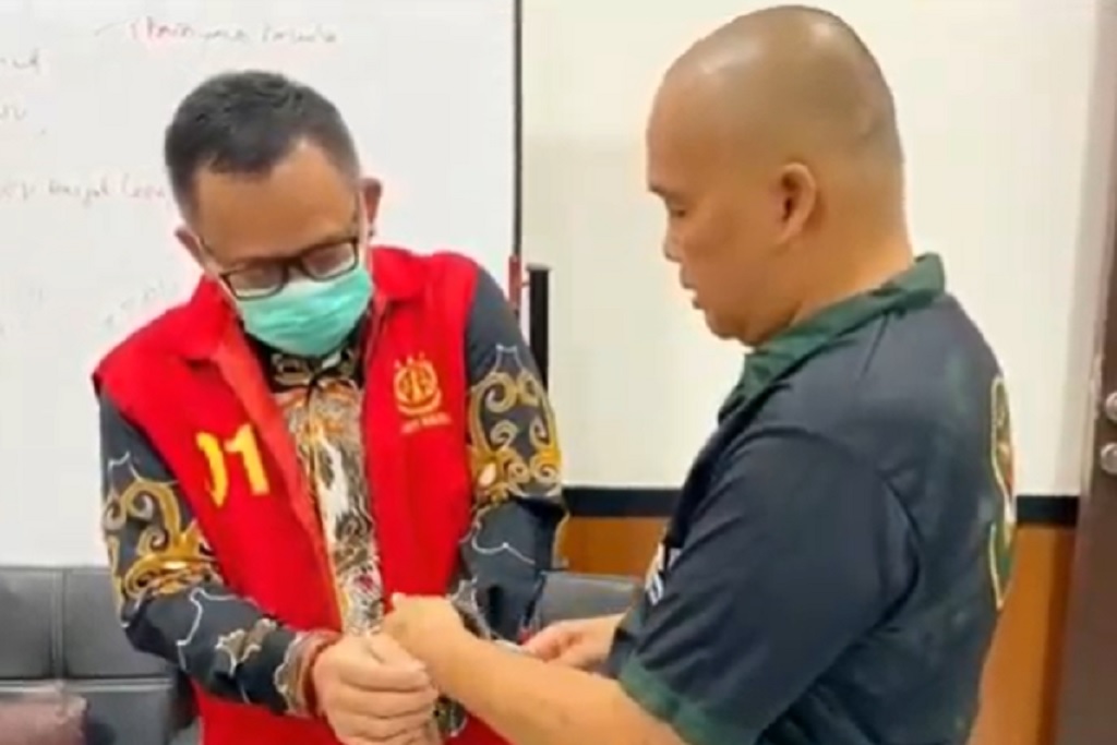 Kejati Kalteng Tahan Kadis ESDM terkait Dugaan Korupsi Penjualan Zirkon