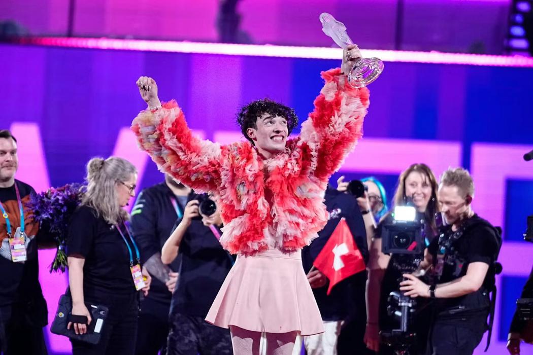 Geger Pemenang Eurovision Nemo Kembalikan Trofi Gegara Israel Join Geger Pemenang Eurovision Nemo Kembalikan Trofi Gegara Israel Join