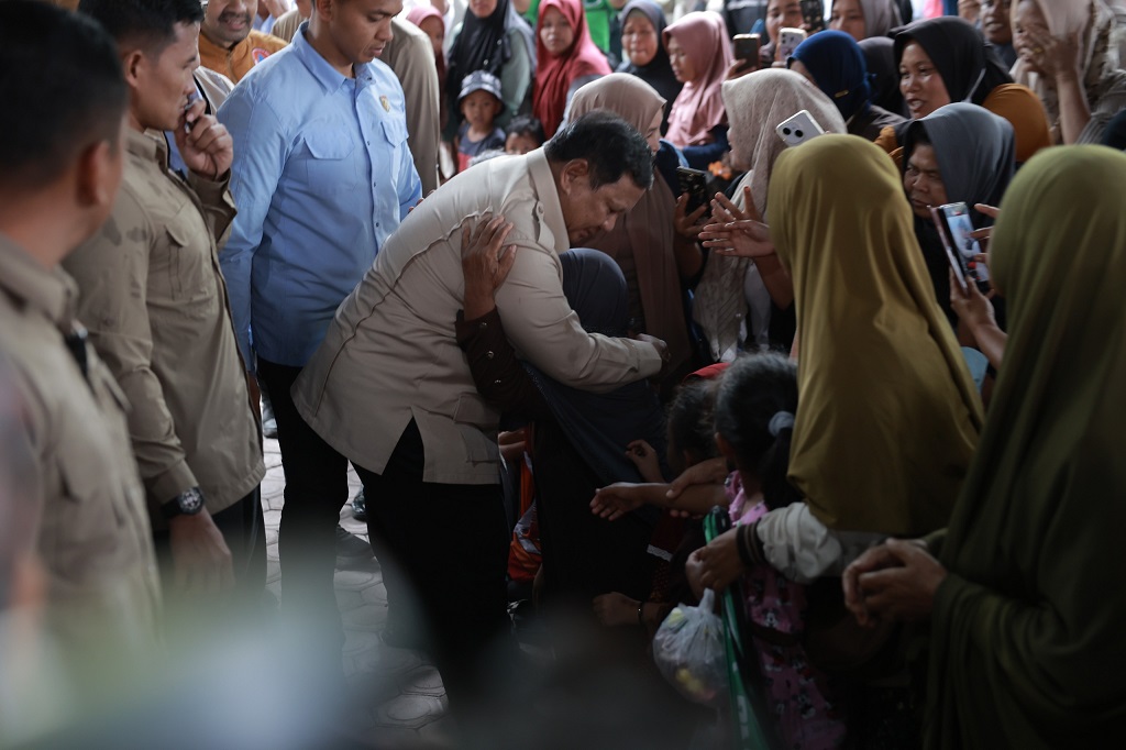 Prabowo ke Pengungsi Banjir Aceh: Saya Tak Punya Tongkat Nabi Musa, tapi akan Kerja Keras