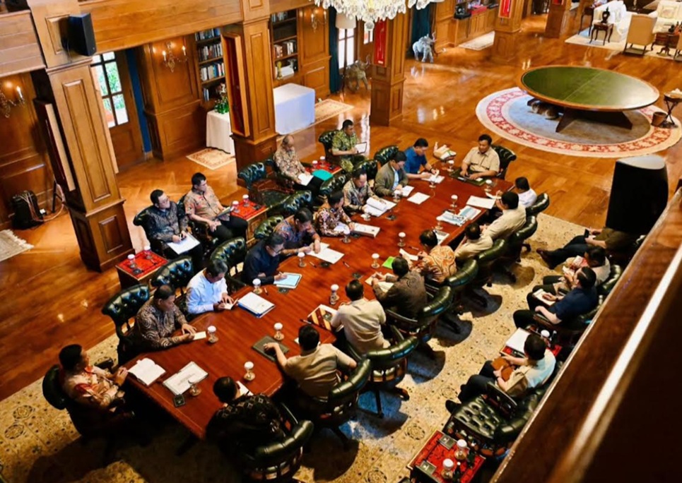 Prabowo Panggil Sejumlah Menteri ke Hambalang, Bahas Penanganan Bencana Banjir Sumatra