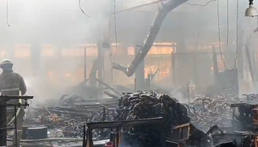 Kebakaran Pasar Induk Kramat Jati, Api Diduga Berasal dari Kios Plastik