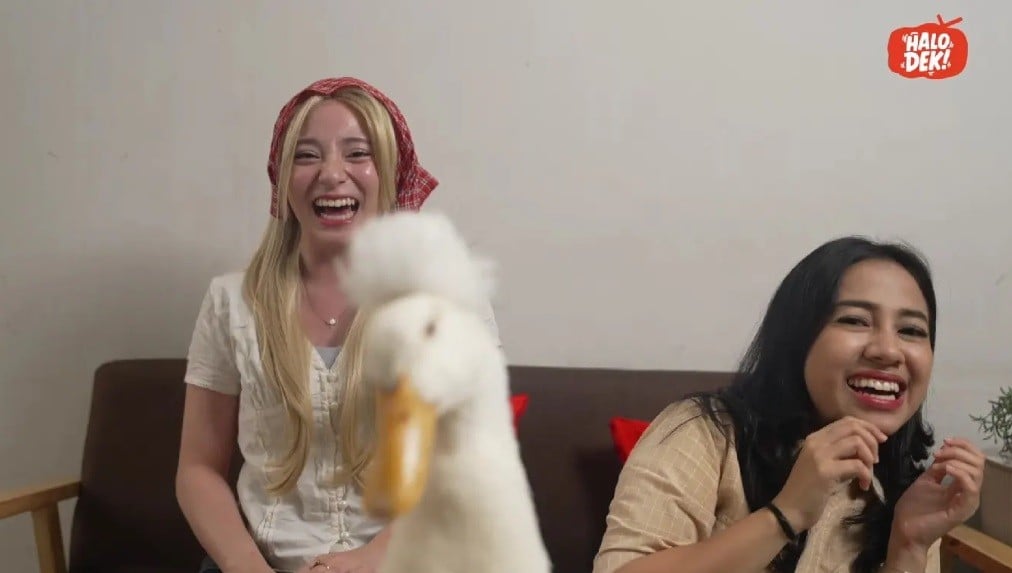 Pertama Kali Bareng Feliciwa, Azia Riza Bikin Prank Tergila di HALO, DEK!