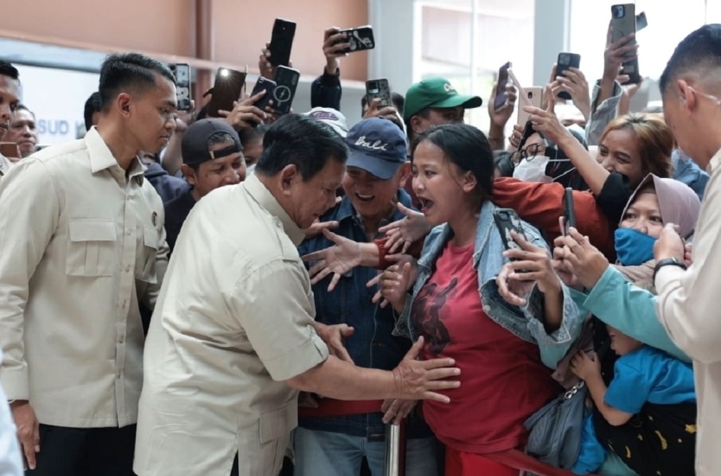 Momen Ibu Hamil Kegirangan saat Perutnya Dielus Prabowo di RSUD Koja