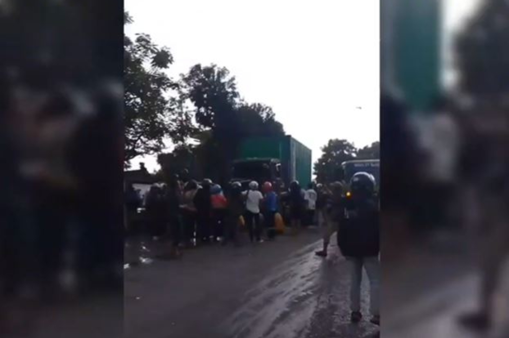 Kecelakaan Beruntun Truk Tronton Tabrak 4 Kendaraan di Lampu Merah Makassar, 1 Orang Tewas