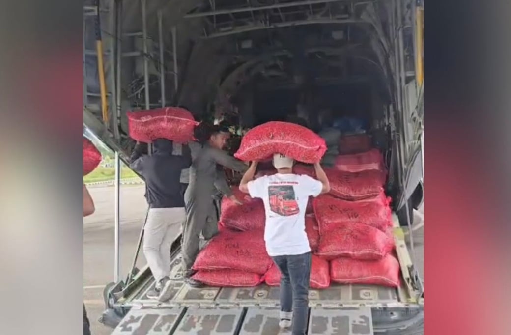 Pesawat TNI AU Bantu Petani Aceh Terdampak Bencana, Kirim 14 Ton Cabai ke Medan