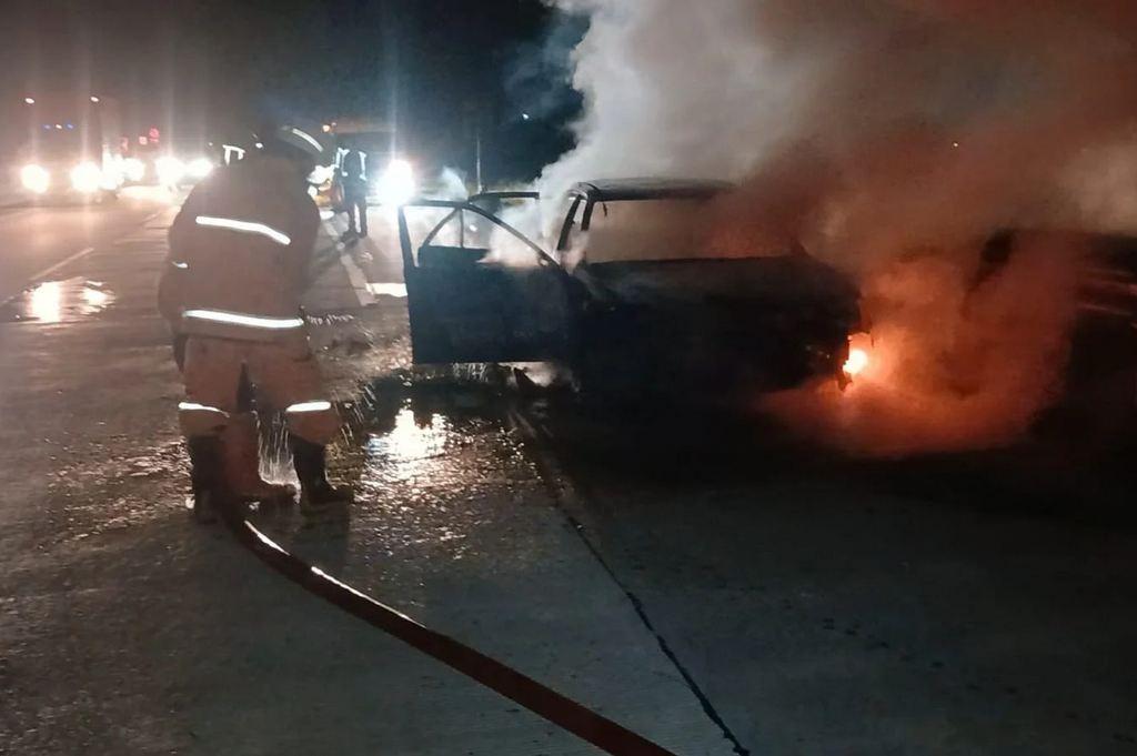 Geger! Mobil Terbakar di Tol Solo-Kertosono saat Hendak Masuk Rest Area