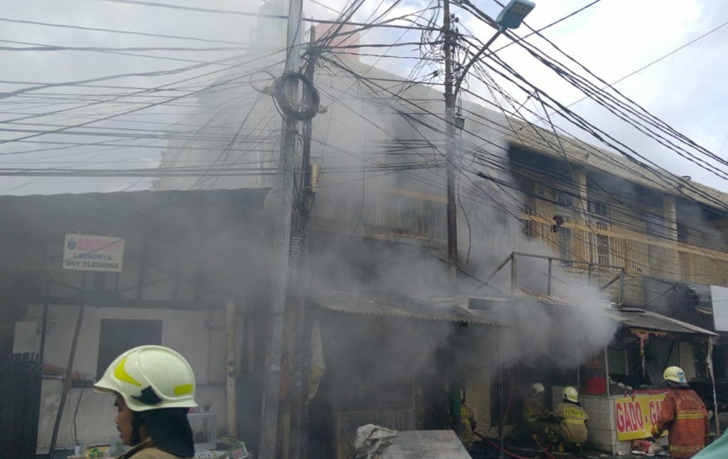 Kebakaran Warung di Kemanggisan Jakbar, 40 Personel Damkar Dikerahkan
