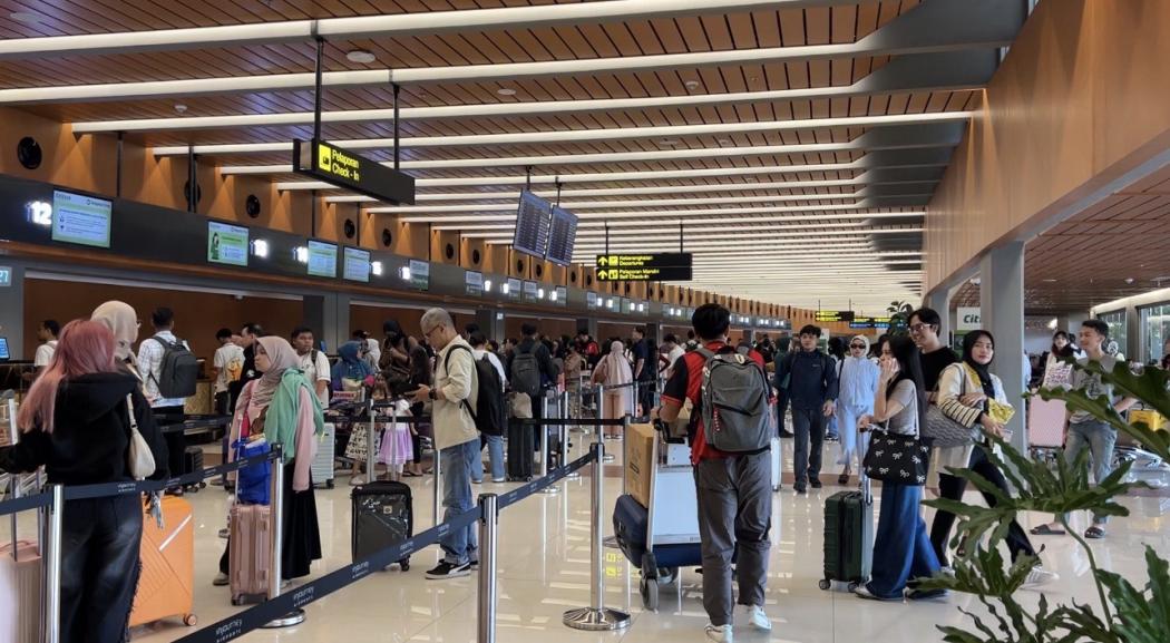 Bandara Soetta Ramai Jelang Libur Nataru 2025, Penerbangan Domestik Banyak Dipilih!