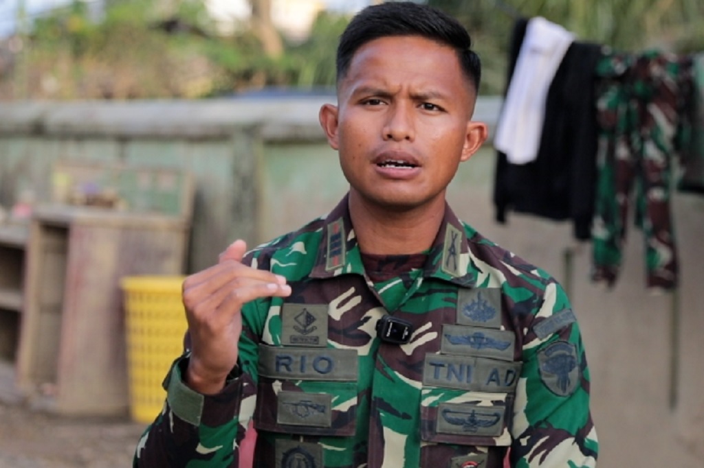 Kisah Heroik TNI Evakuasi Ibu Melahirkan di Aceh Tamiang, Terjang Banjir Pakai Pelepah Pisang