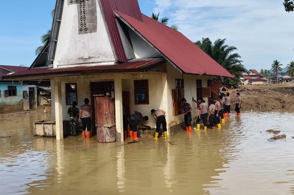 Jelang Natal, Polri Gencar Perbaiki Gereja hingga Posko Ibadah di Sumut