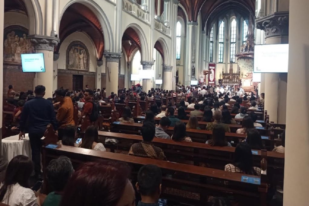 Suasana Gereja Katedral Jakarta jelang Misa Malam Natal, Dipadati Jemaat