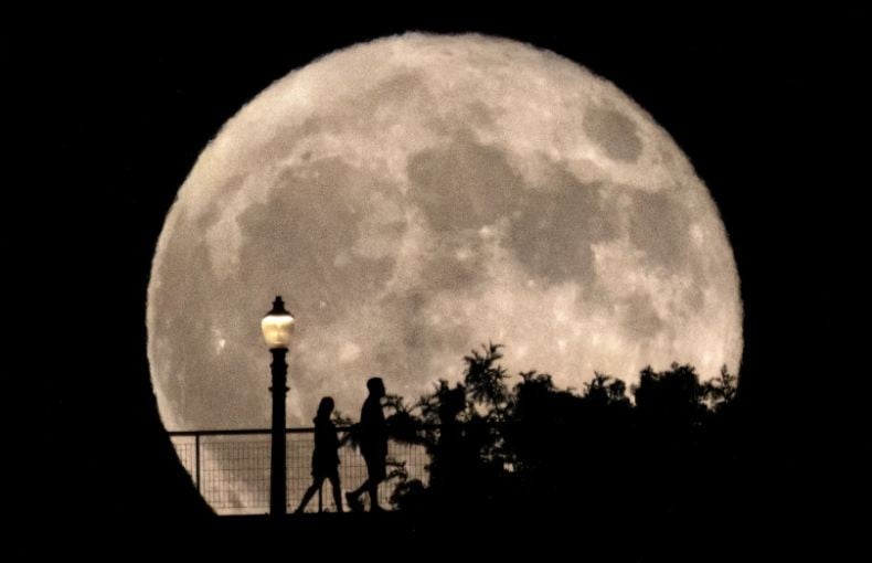 Wow, Rusia Akan Bangun Pembangkit Listrik Tenaga Nuklir di Bulan