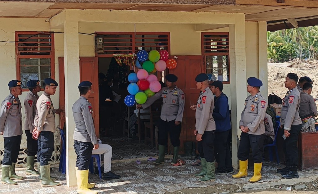 Natal di Tengah Bencana, Polri Ubah Posko Pengungsian jadi Tempat Ibadah Sementara