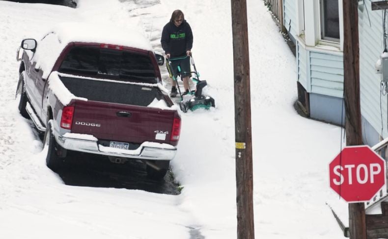 Badai Salju Terjang New York, 400 Penerbangan Dibatalkan