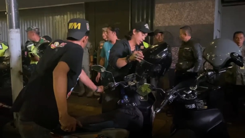 Tertibkan Kawasan Asia Afrika, Wali Kota Bandung Temukan Ratusan Kendaraan Parkir di Trotoar
