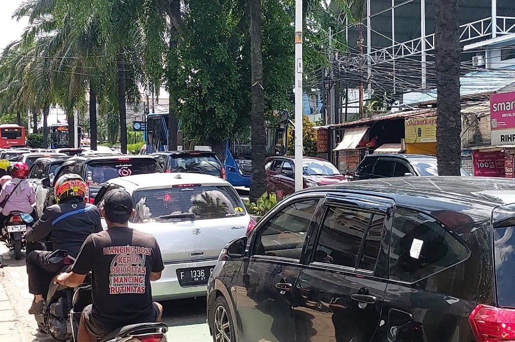 Ragunan Kembali Diserbu Pengunjung, Jalanan di Sekitar Macet Parah