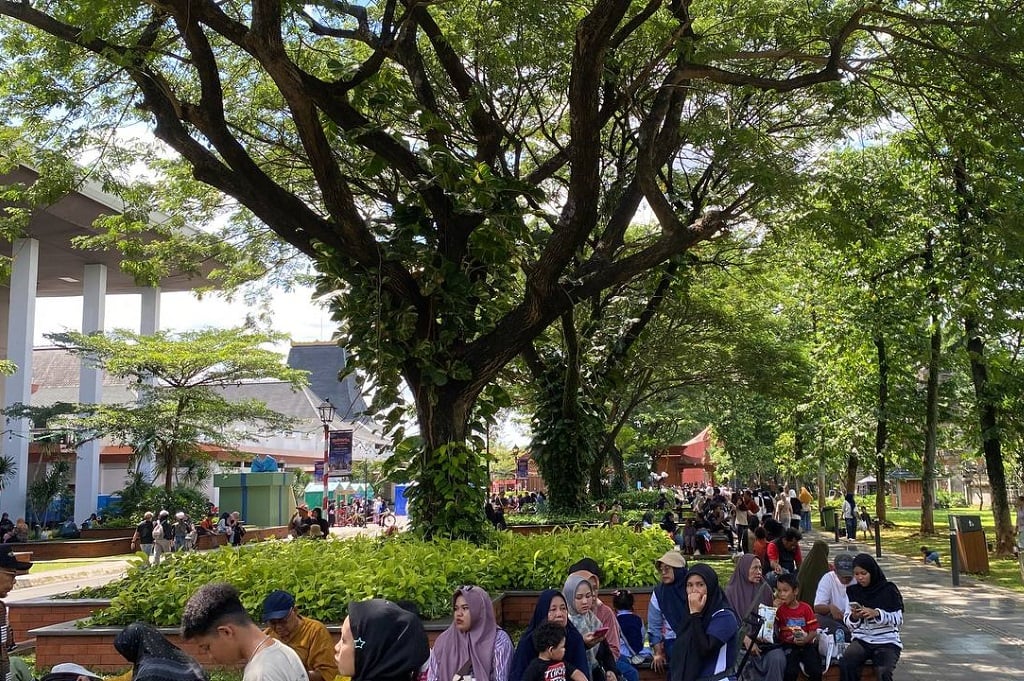 Weekend Terakhir 2025, TMII Ramai Dipadati Pengunjung
