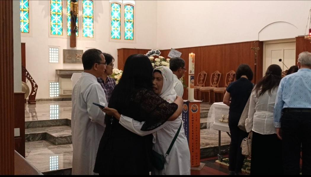 Tangis Pelayat Muslim Pecah saat Doakan Mendiang Romo FX Mudji Sutrisno