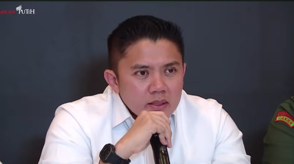 Seskab Teddy Jawab Pihak-Pihak yang Bandingkan Penanganan Bencana 