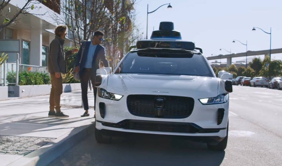 Dibayar Puluhan Dolar AS, Jasa Tutup Pintu Taksi Otonom Jadi Profesi Baru