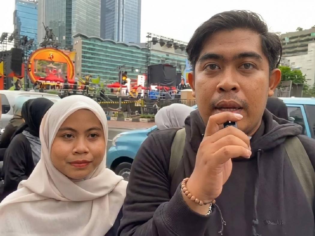 Terniat! Pasangan Muda asal Banten Ini Berkendara 4 Jam demi Tahun Baru 2026 di Bundaran HI