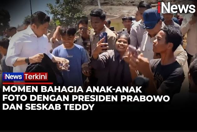 Momen Prabowo Tinjau Jembatan di Tapsel, Anak-Anak Senyum Ceria Bisa Foto dan Dapat Hadiah