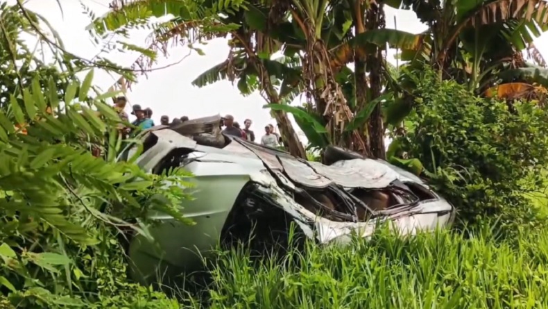 Kronologi Kecelakaan Mobil di Jember Tewaskan 3 Orang, Pecah Ban dan Tabrak Pohon