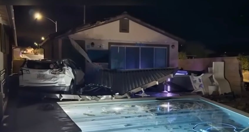 Viral Pengemudi Perempuan Kehilangan Kendali Tercebur ke Kolam Renang, Pemilik Rumah Nyaris Tertimpa Mobil