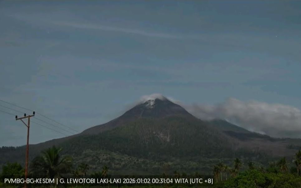 Gunung Lewotobi Laki-laki Diguncang 97 Kali Gempa Vulkanik Dalam, Status Awas