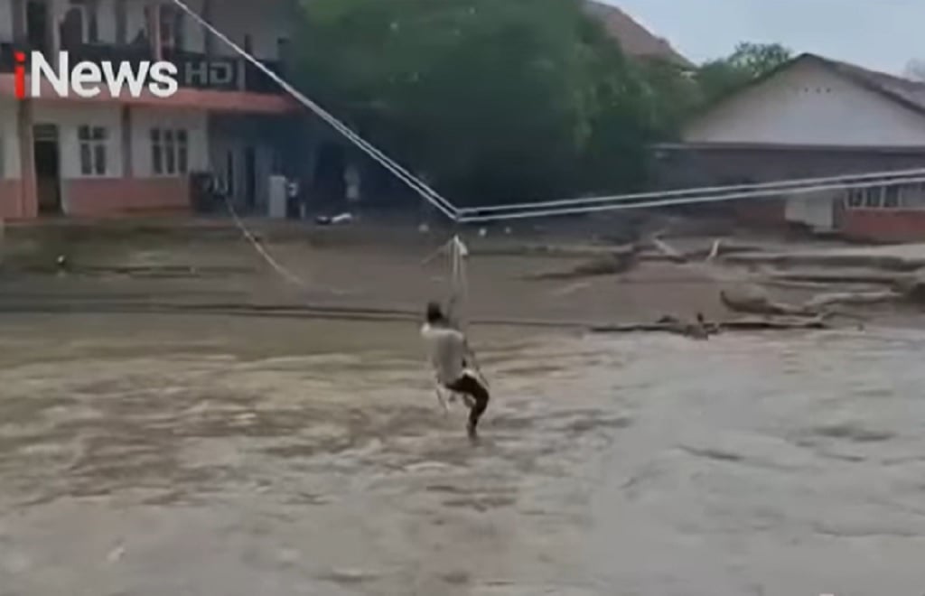 Pidie Jaya Kembali Diterjang Banjir, Warga Dievakuasi Pakai Tali Sling