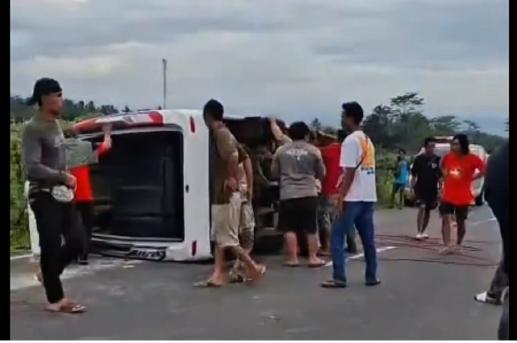Mobil SAR Magelang Terbalik usai Pulang Cari Pendaki Hilang di Gunung Slamet