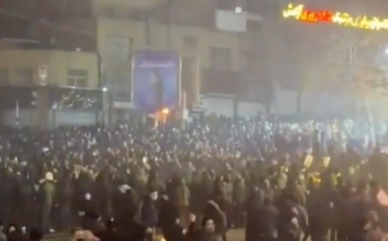 Iran Makin Kacau, Demonstran Rusuh Terancam Hukuman Mati