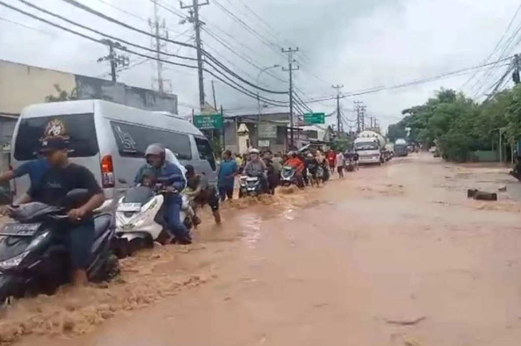 Banjir di Kudus dan Pati Rendam Puluhan Desa, Jalur Pantura Tersendat