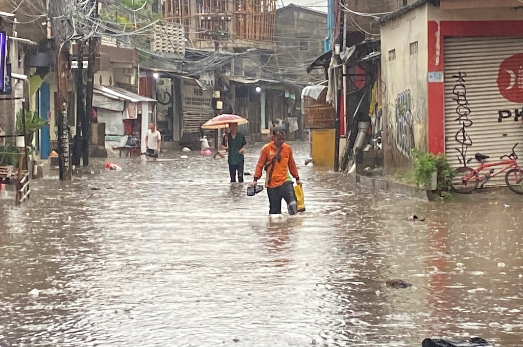 Banjir Rendam Warung Buncit Jaksel, Arus Lalu Lintas Terputus