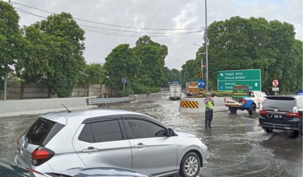 Banjir Rendam Tol Sedyatmo Arah Bandara Soetta, Lalu Lintas Padat