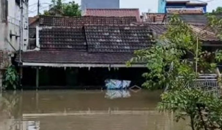 Sungai Cidurian Meluap, Perumahan Taman Cikande Tangerang Masih Terendam Air
