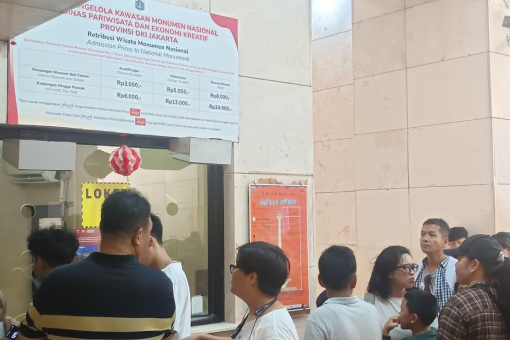 Libur Isra Miraj, Ribuan Pengunjung Padati Monas 