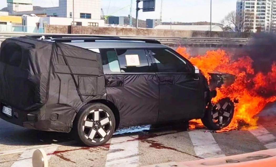 Prototipe Hyundai Santa Fe Facelift Terbakar saat Diuji Coba