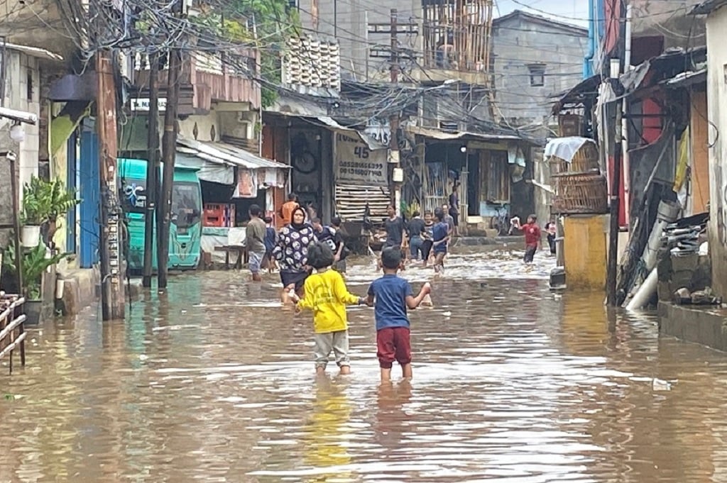 Diterjang Banjir, Akses Jalan Kemang Utara Jaksel Terputus