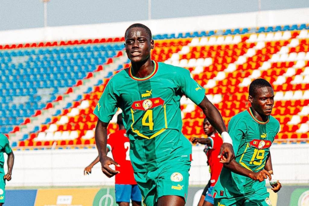 Barcelona Gigit Jari, Bek Muda Incaran Direbut AC Milan