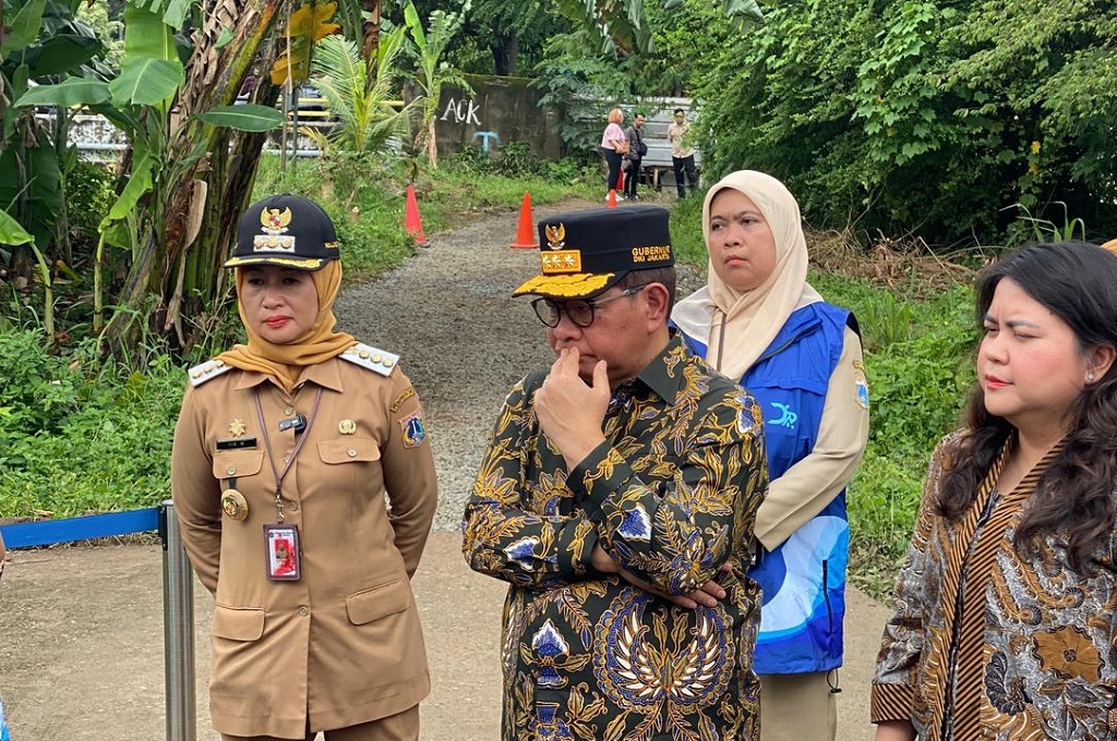 Pramono Tinjau Pengerukan Kali di Jakbar, Siagakan 200 Ekskavator