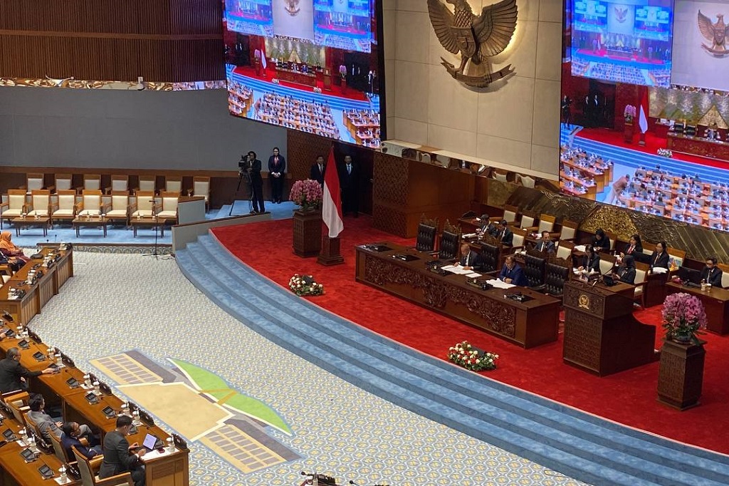 Tok! Paripurna DPR Sahkan Adies Kadir Jadi Calon Hakim MK