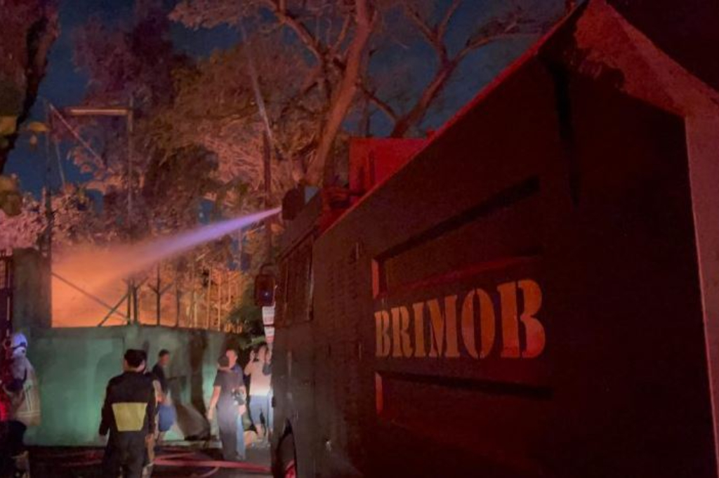 Cerita Komandan Brimob Padamkan Kebakaran Pabrik Swallow di Medan, Kerahkan Mobil Water Canon