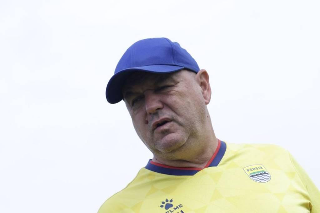 Persib Tak Mau Terpeleset di Manahan, Bojan Hodak Waspada Kebangkitan Persis Solo