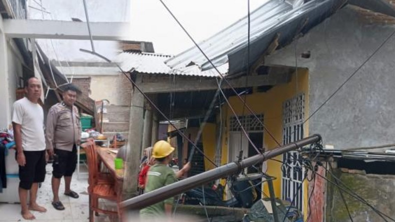 Puting Beliung Rusak 5 Rumah di Makassar, Warga Diminta Waspada