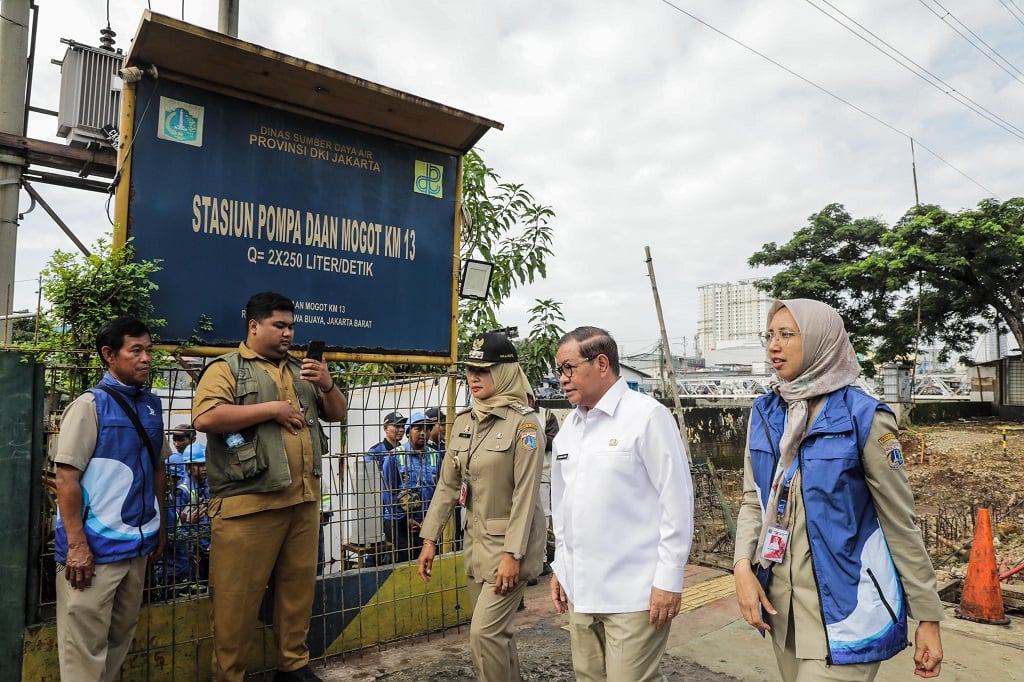 Cegah Banjir, Pramono Pasang 3 Pompa Stasioner di Daan Mogot Jakbar