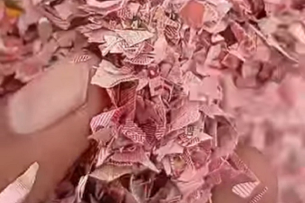 Viral Cacahan Uang Rp100.000 Ditemukan di TPS Liar, Pemkab Bekasi: Duit Asli