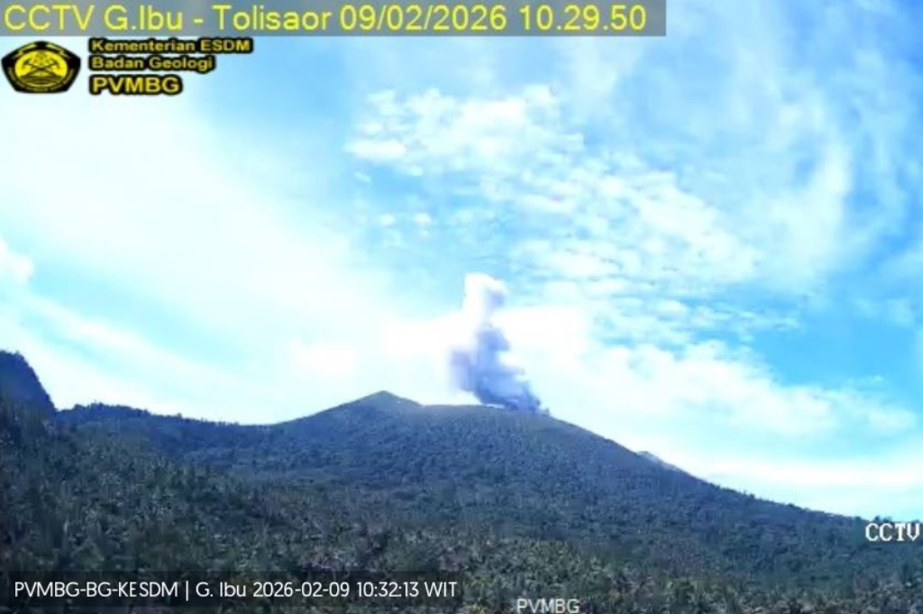 Gunung Ibu di Halmahera Barat Erupsi, Kolom Abu Setinggi 400 Meter